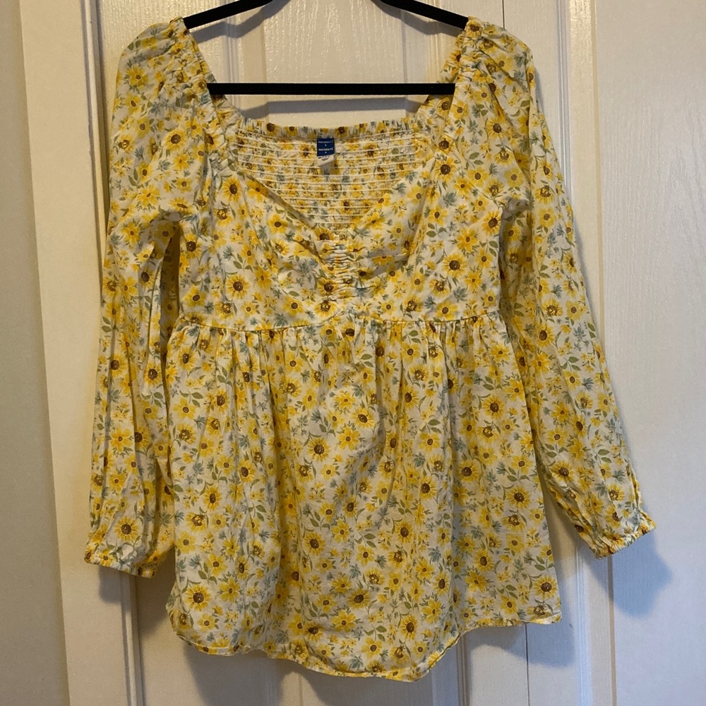 BNWOT Old Navy maternity blouse